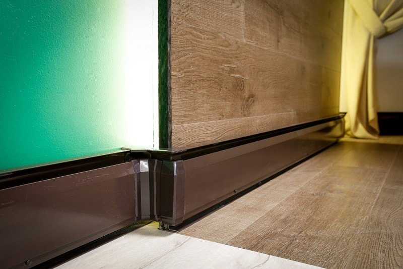 Что купить: теплый пол или теплый плинтус?